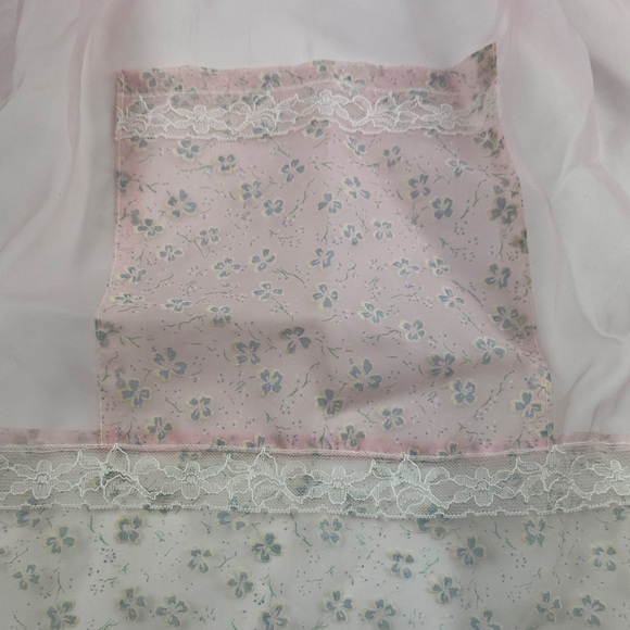 Elegant Sheer Pink Kitchen Apron with Faint Floral Pattern on Pocket & Hem - Picture 4 of 8